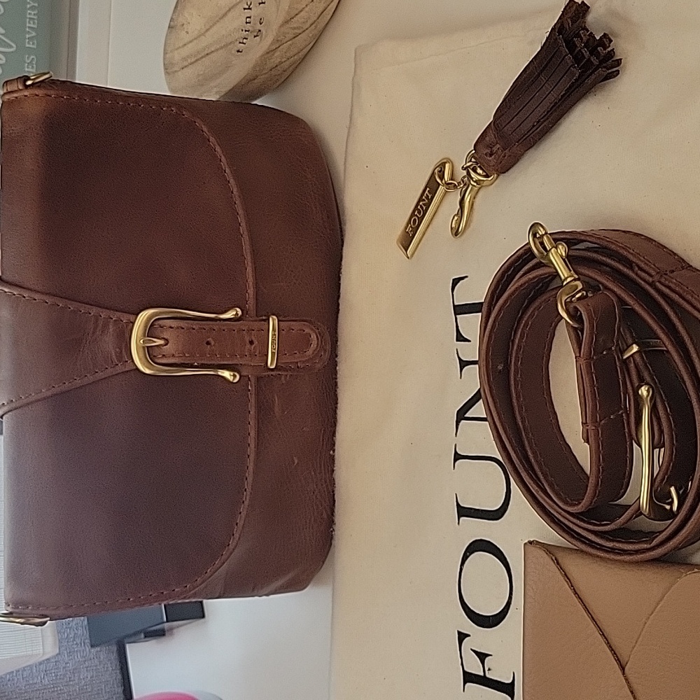 FOUNT Leather Full Size Arlo Crossbody in Hazlenut - Like New